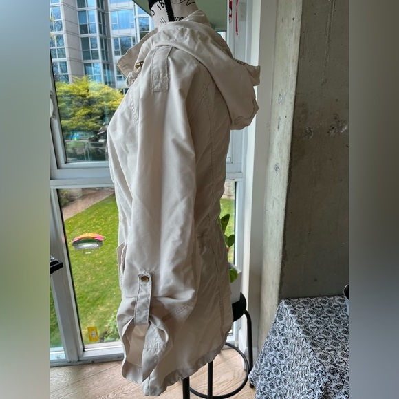 Lightweight jacket, size Large (370) - Picture 7 of 11